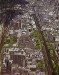 835942 Luchtfoto van, van onder naar boven, het Academisch Ziekenhuis (Catharijnesingel 101) te Utrecht, de ...